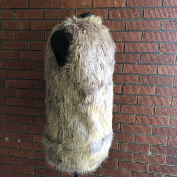 Chicwish Faux Fur Vest NWOT - Picture 4 of 8